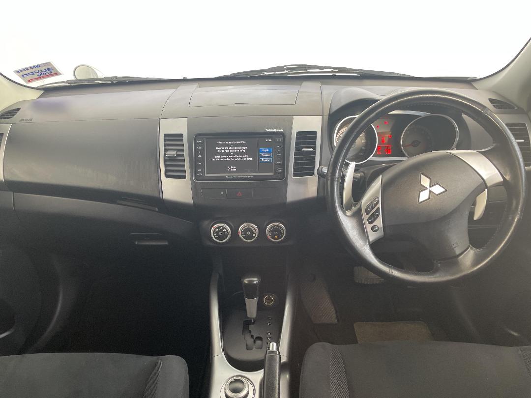 Photo '17' of Mitsubishi Outlander