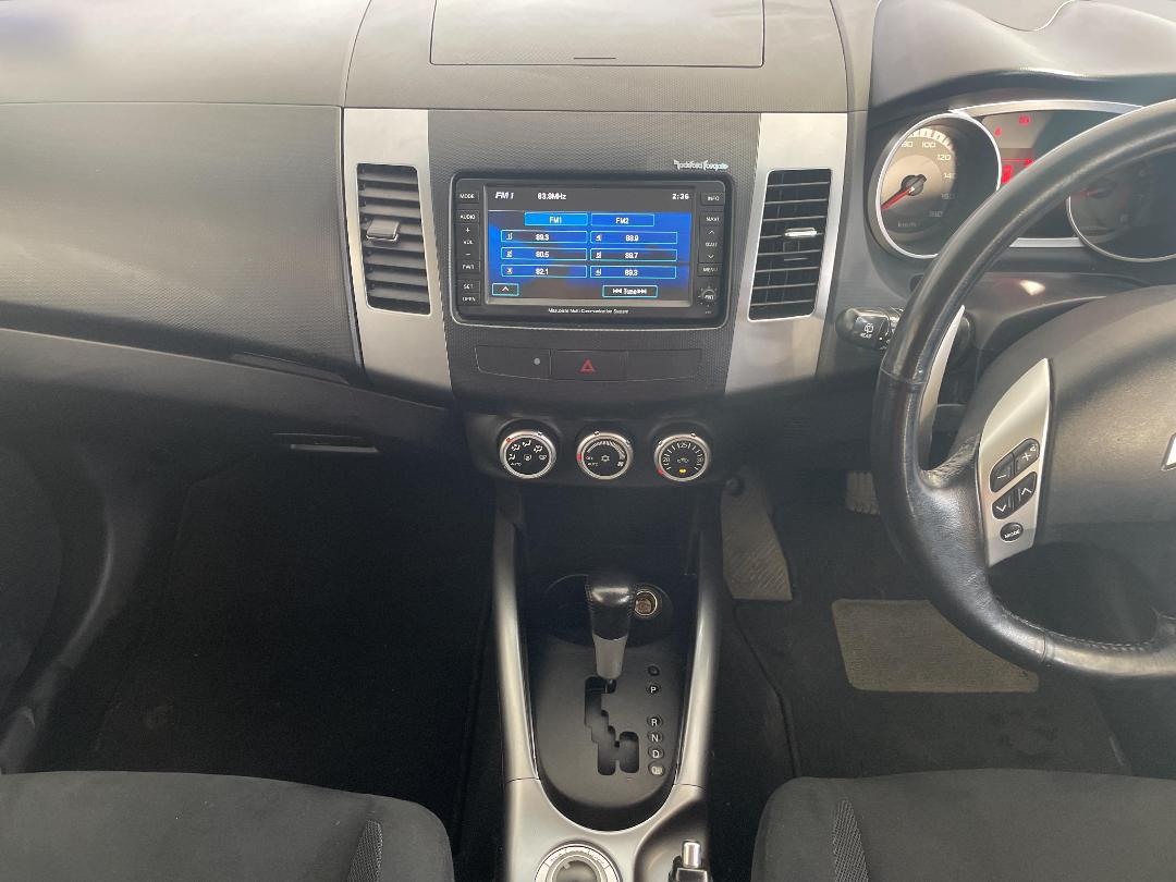 Photo '18' of Mitsubishi Outlander