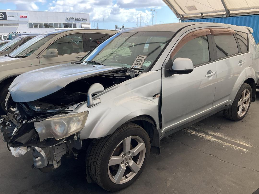 Photo '2' of Mitsubishi Outlander