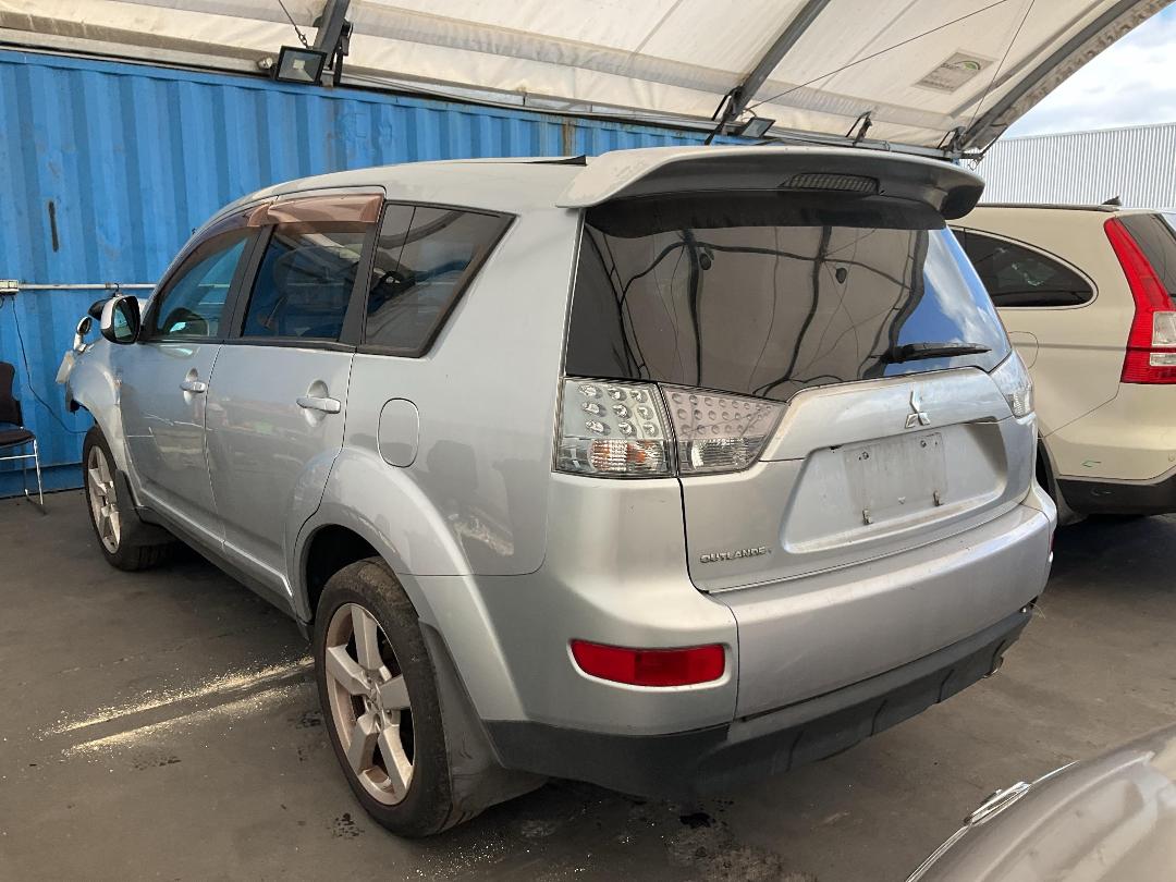 Photo '3' of Mitsubishi Outlander