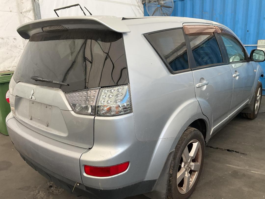 Photo '6' of Mitsubishi Outlander