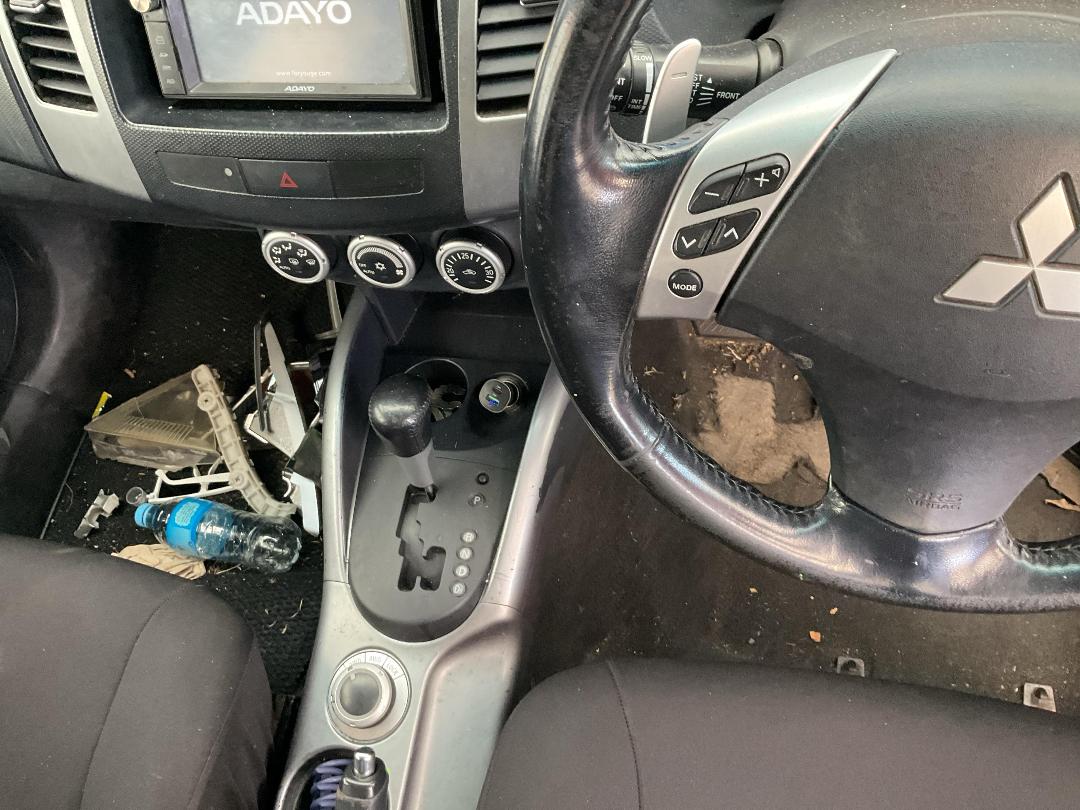 Photo '10' of Mitsubishi Outlander