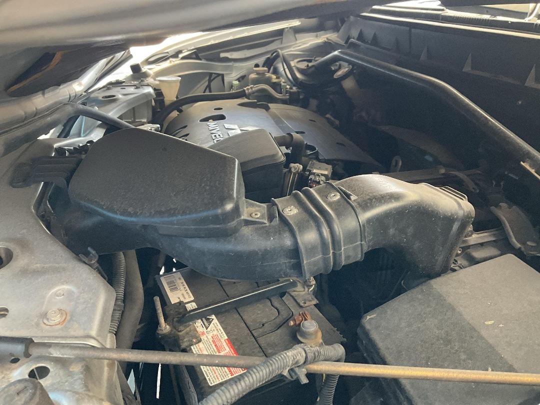 Photo '12' of Mitsubishi Outlander