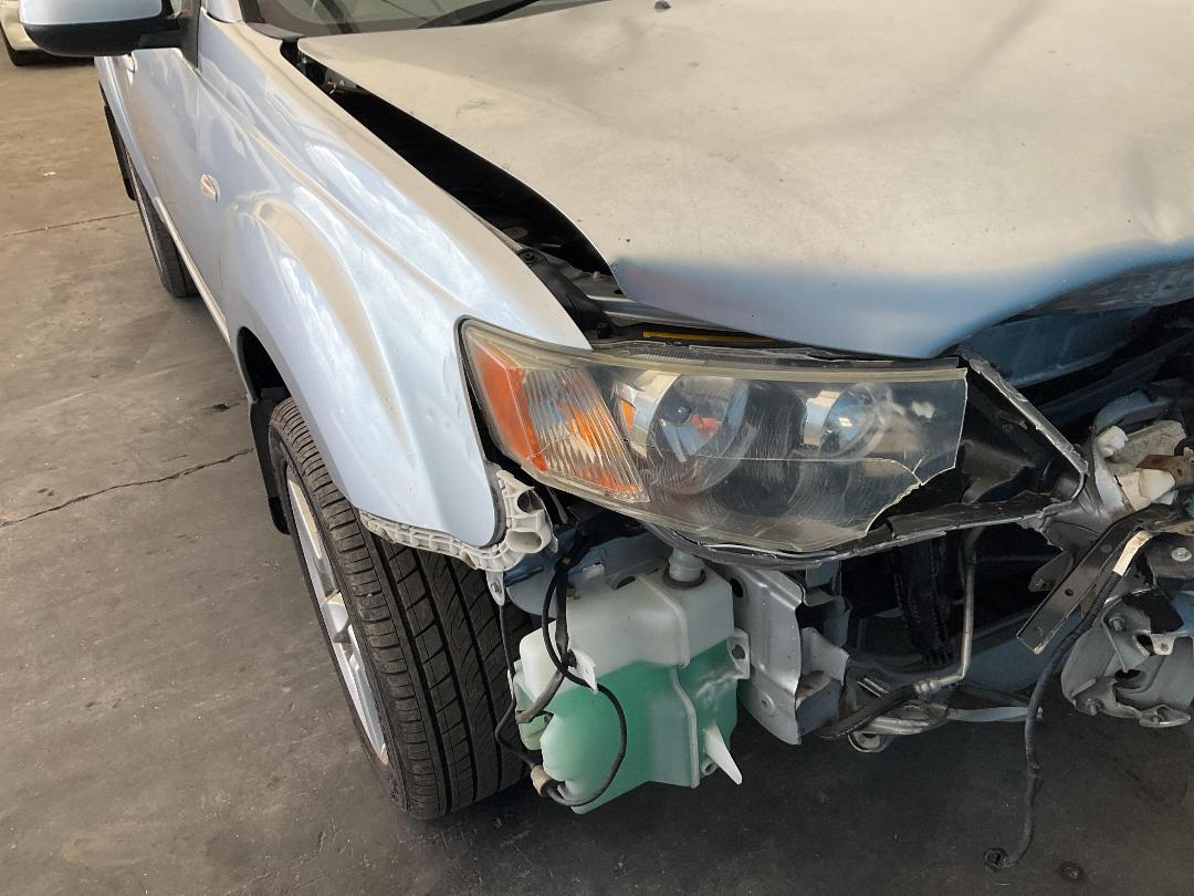 Photo '18' of Mitsubishi Outlander