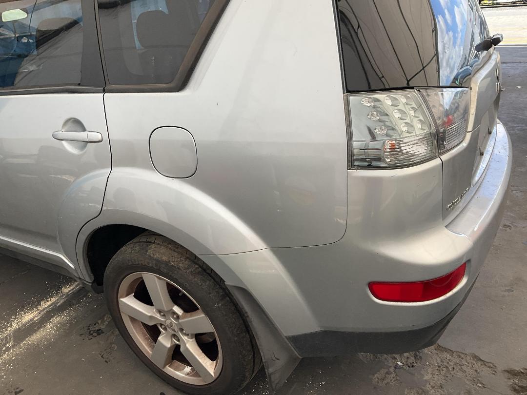 Photo '25' of Mitsubishi Outlander