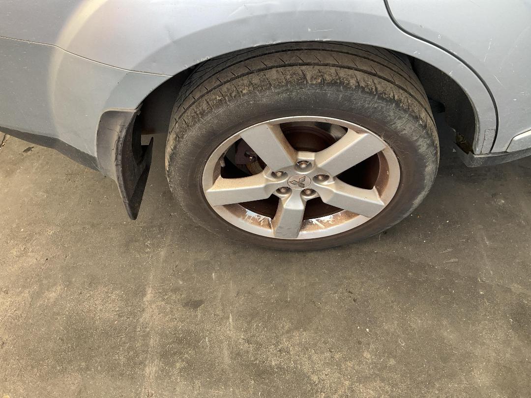 Photo '29' of Mitsubishi Outlander