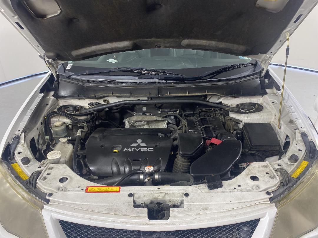 Photo '13' of Mitsubishi Outlander