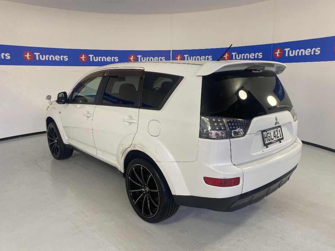 Photo '5' of Mitsubishi Outlander