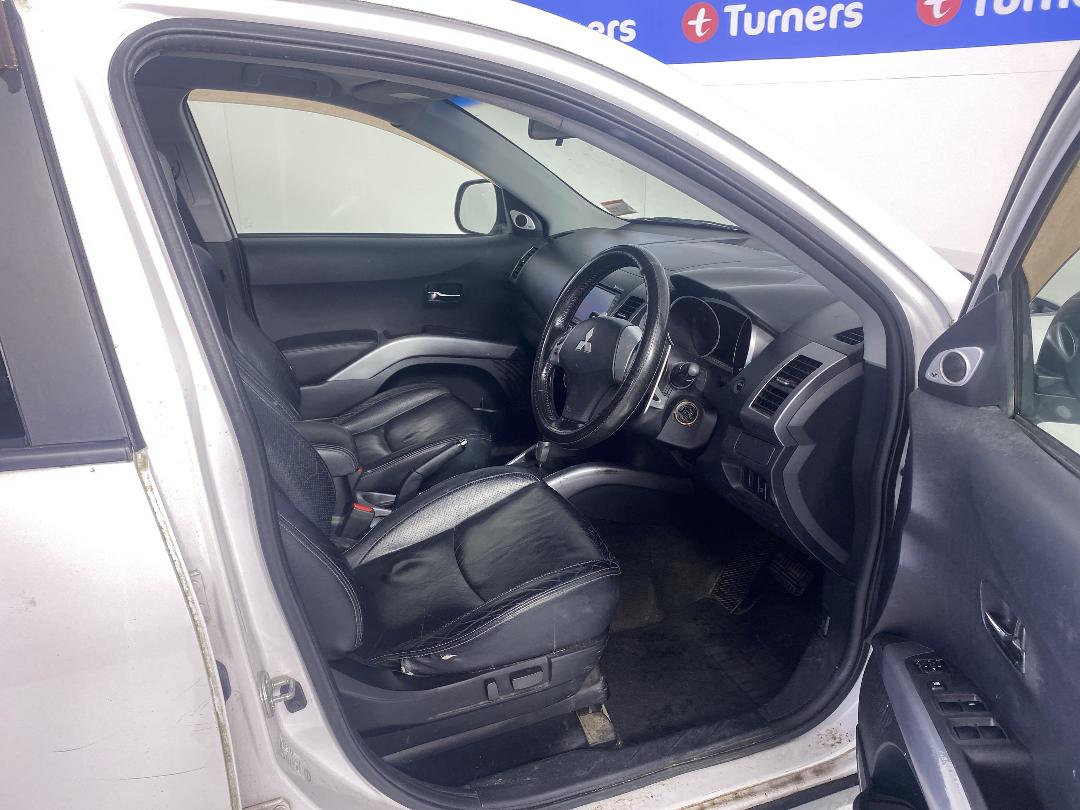 Photo '16' of Mitsubishi Outlander