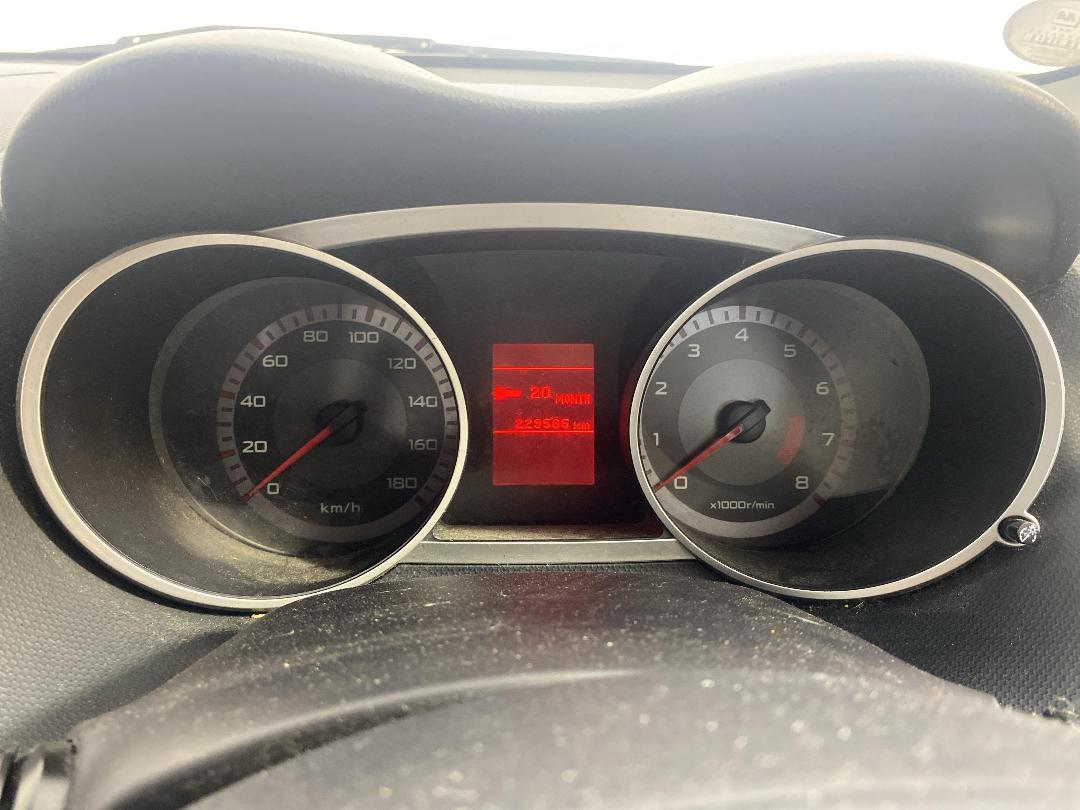 Photo '21' of Mitsubishi Outlander