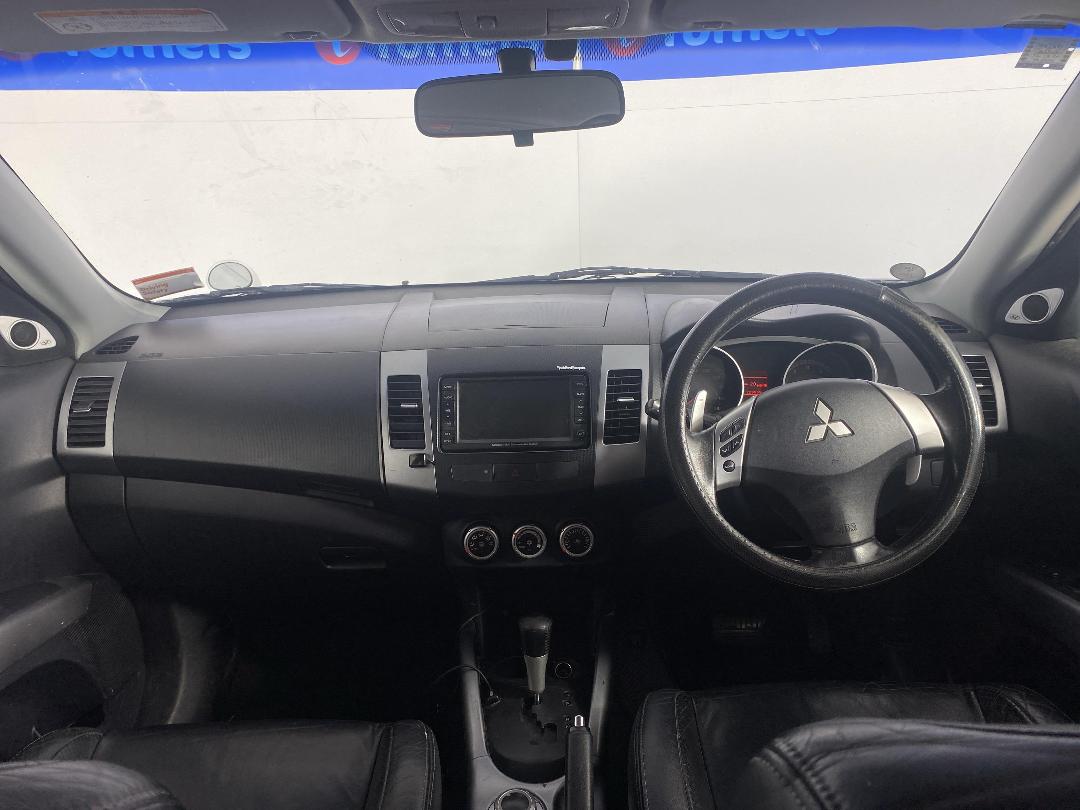 Photo '17' of Mitsubishi Outlander