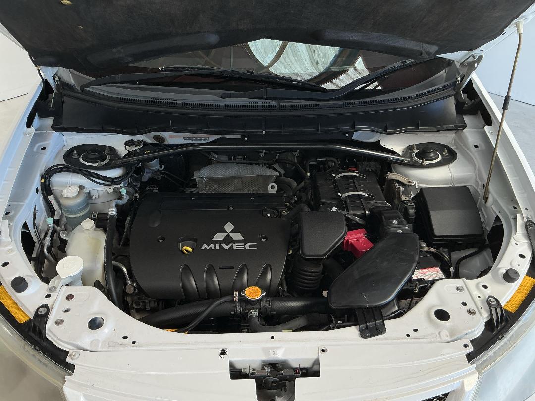 Photo '13' of Mitsubishi Outlander