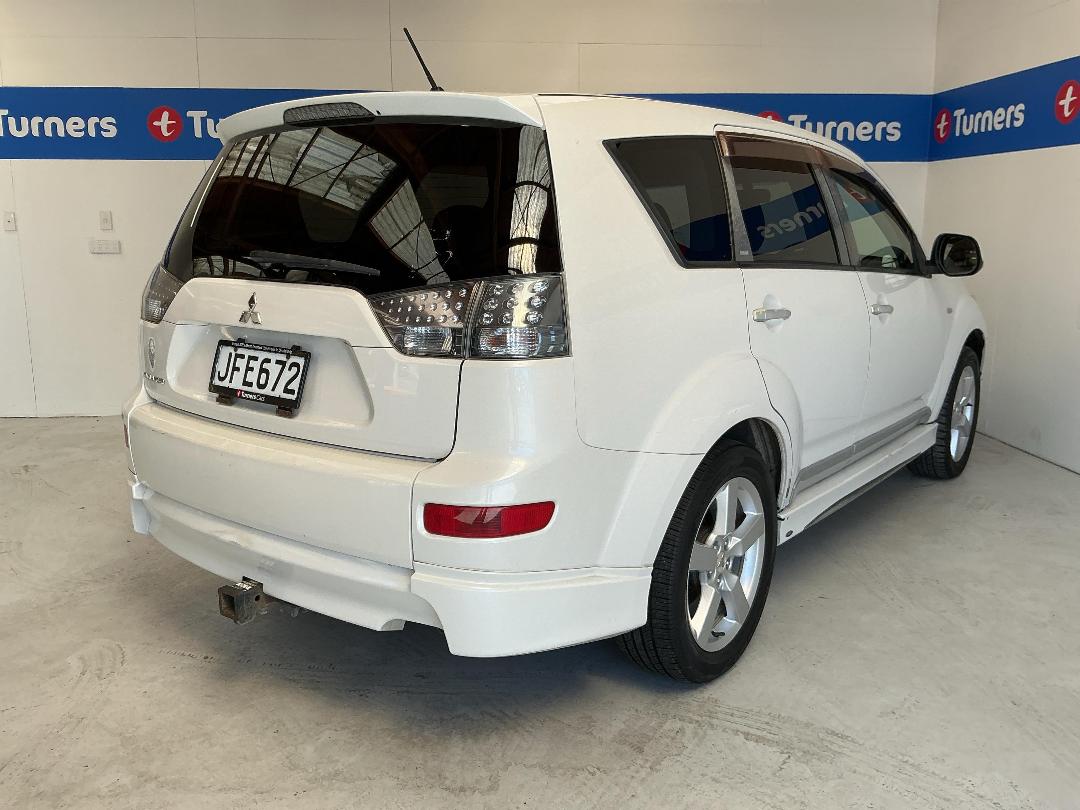 Photo '7' of Mitsubishi Outlander