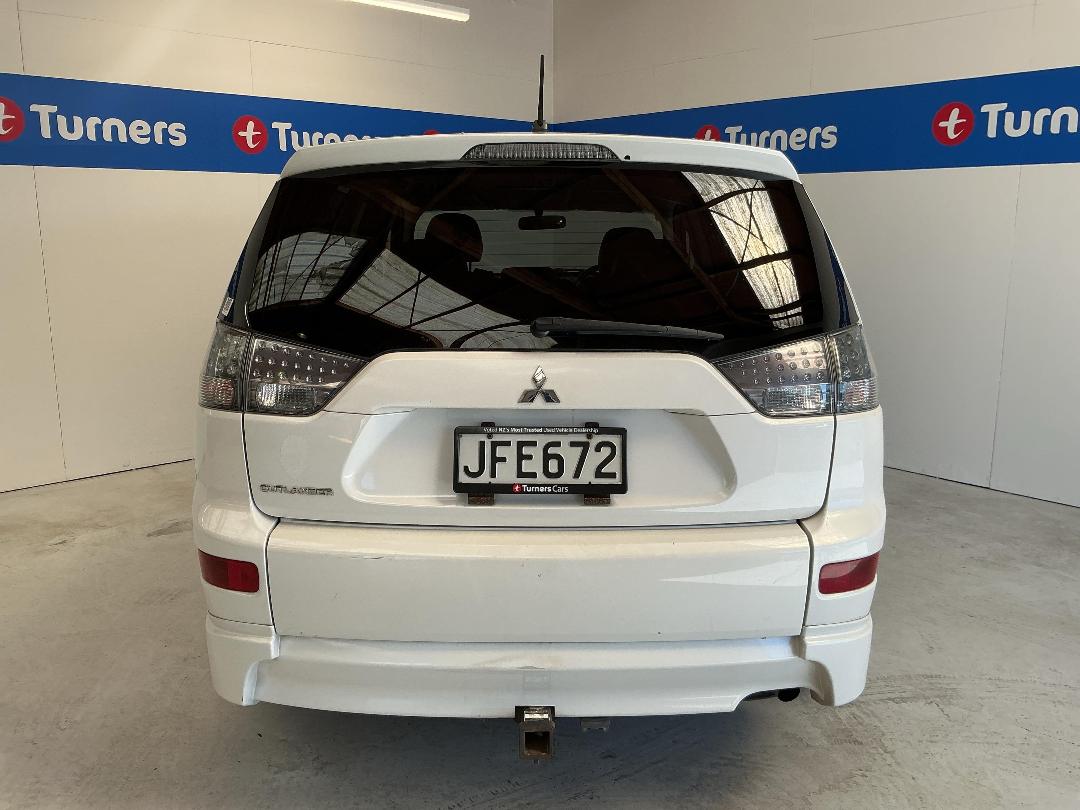 Photo '6' of Mitsubishi Outlander