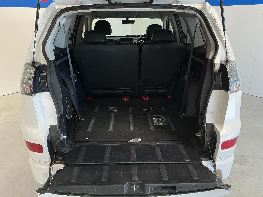 Photo '14' of Mitsubishi Outlander