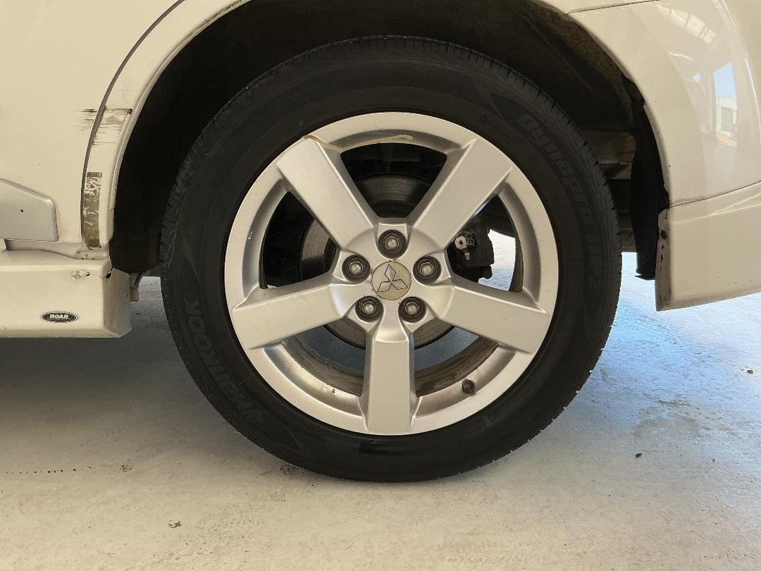 Photo '11' of Mitsubishi Outlander