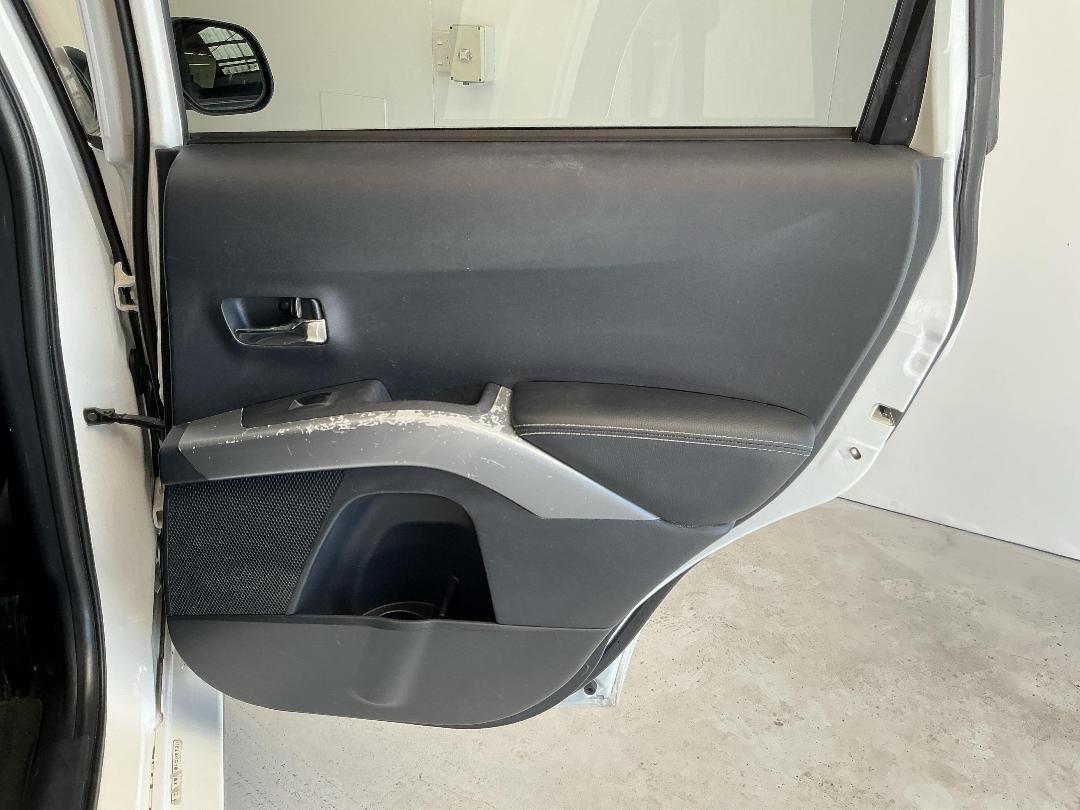 Photo '19' of Mitsubishi Outlander