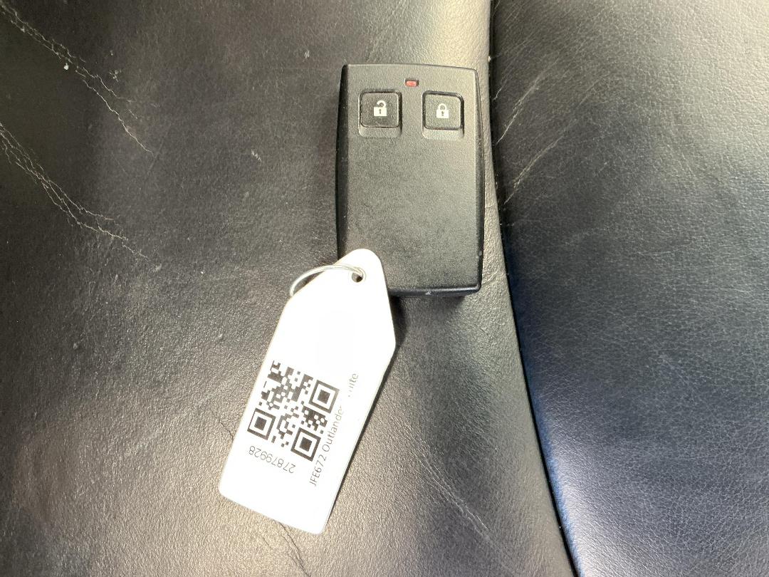 Photo '22' of Mitsubishi Outlander