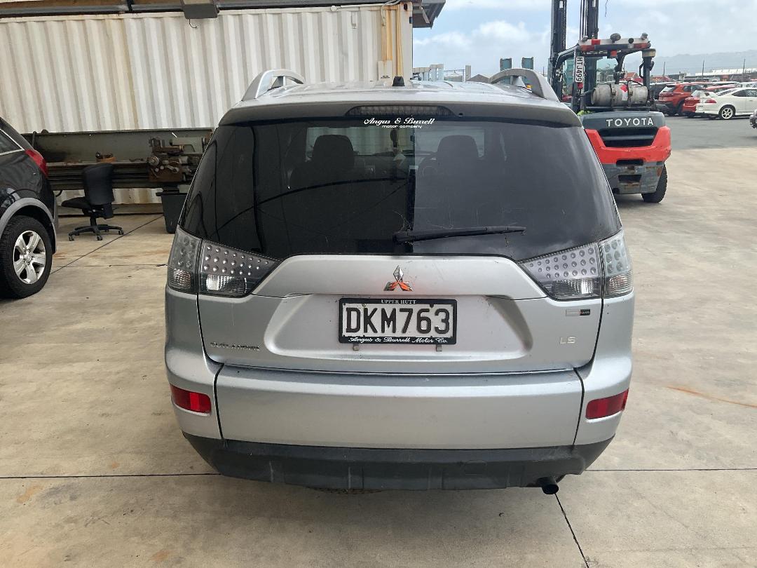 Photo '4' of Mitsubishi Outlander LS Photo '4' of Mitsubishi Outlander LS