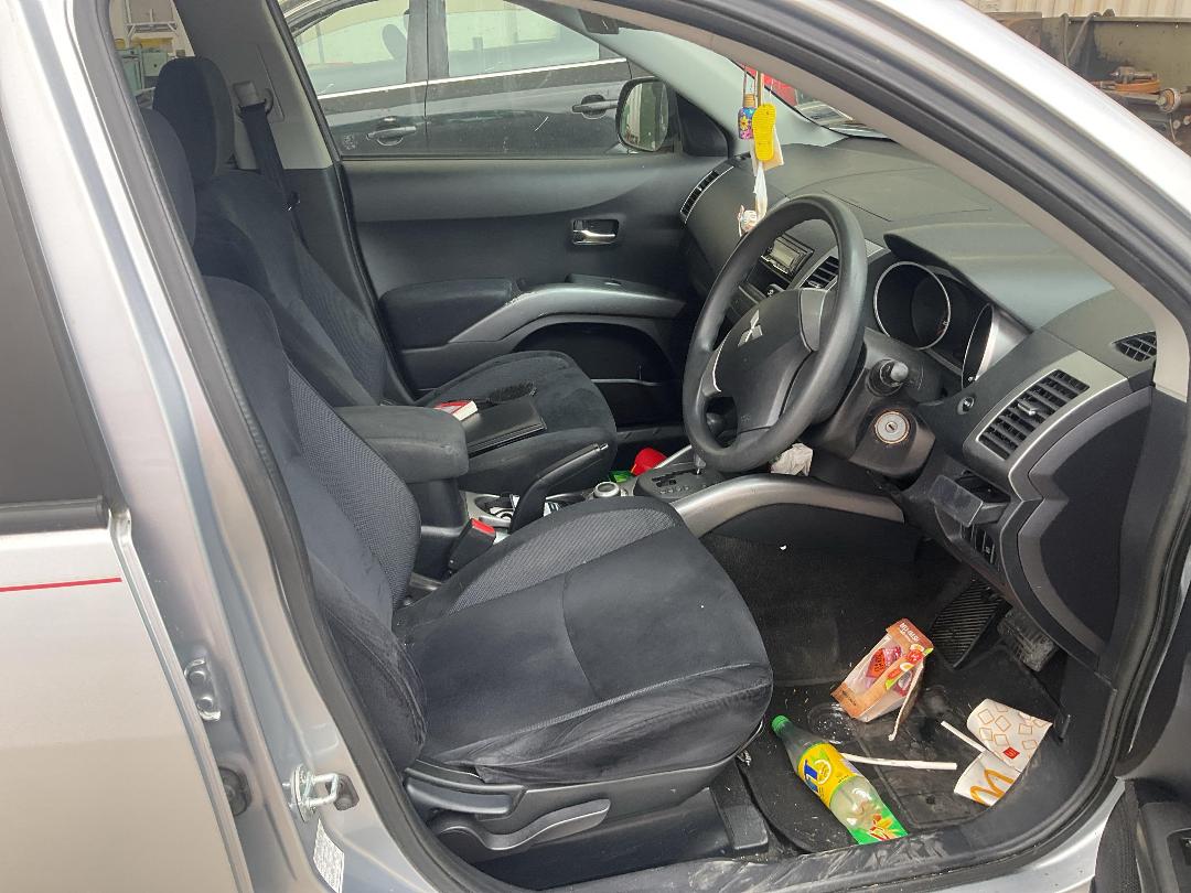 Photo '9' of Mitsubishi Outlander LS Photo '9' of Mitsubishi Outlander LS