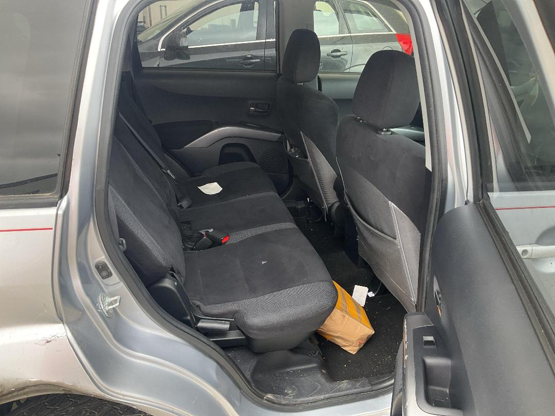 Photo '10' of Mitsubishi Outlander LS Photo '10' of Mitsubishi Outlander LS