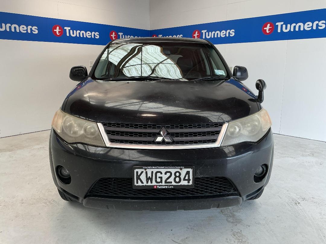 Photo '2' of Mitsubishi Outlander Photo '2' of Mitsubishi Outlander