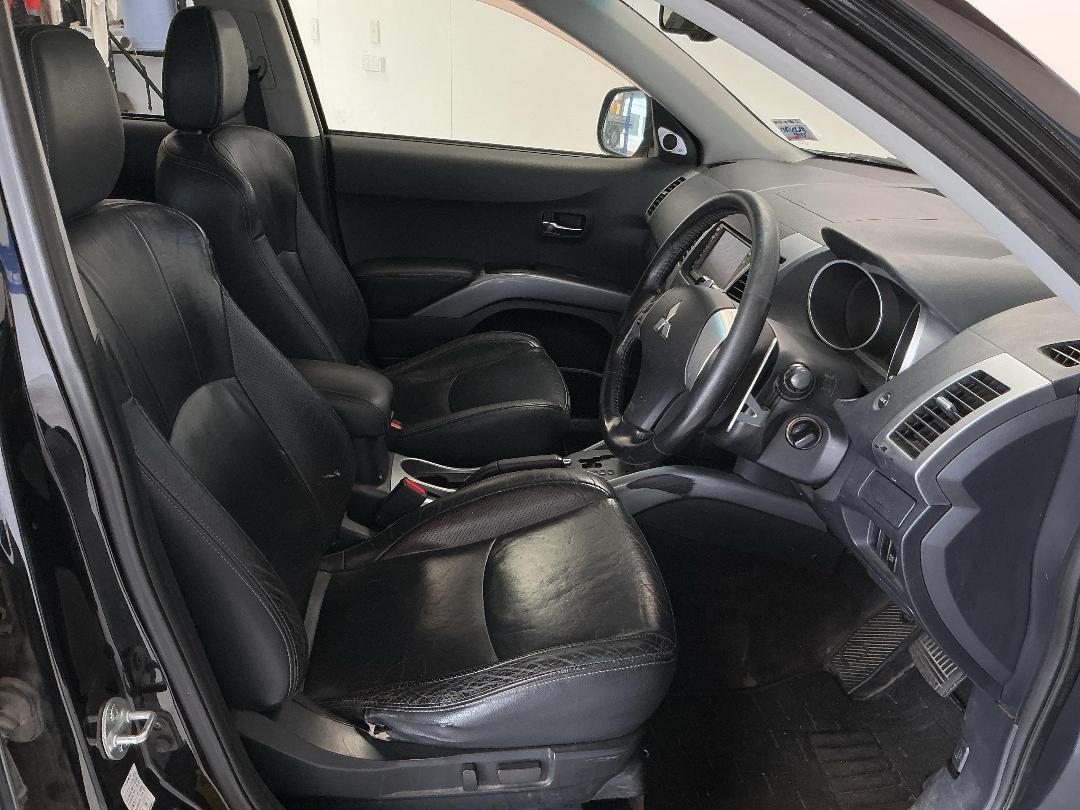 Photo '16' of Mitsubishi Outlander Photo '16' of Mitsubishi Outlander