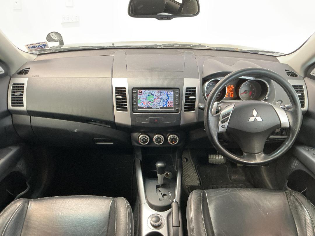 Photo '17' of Mitsubishi Outlander Photo '17' of Mitsubishi Outlander