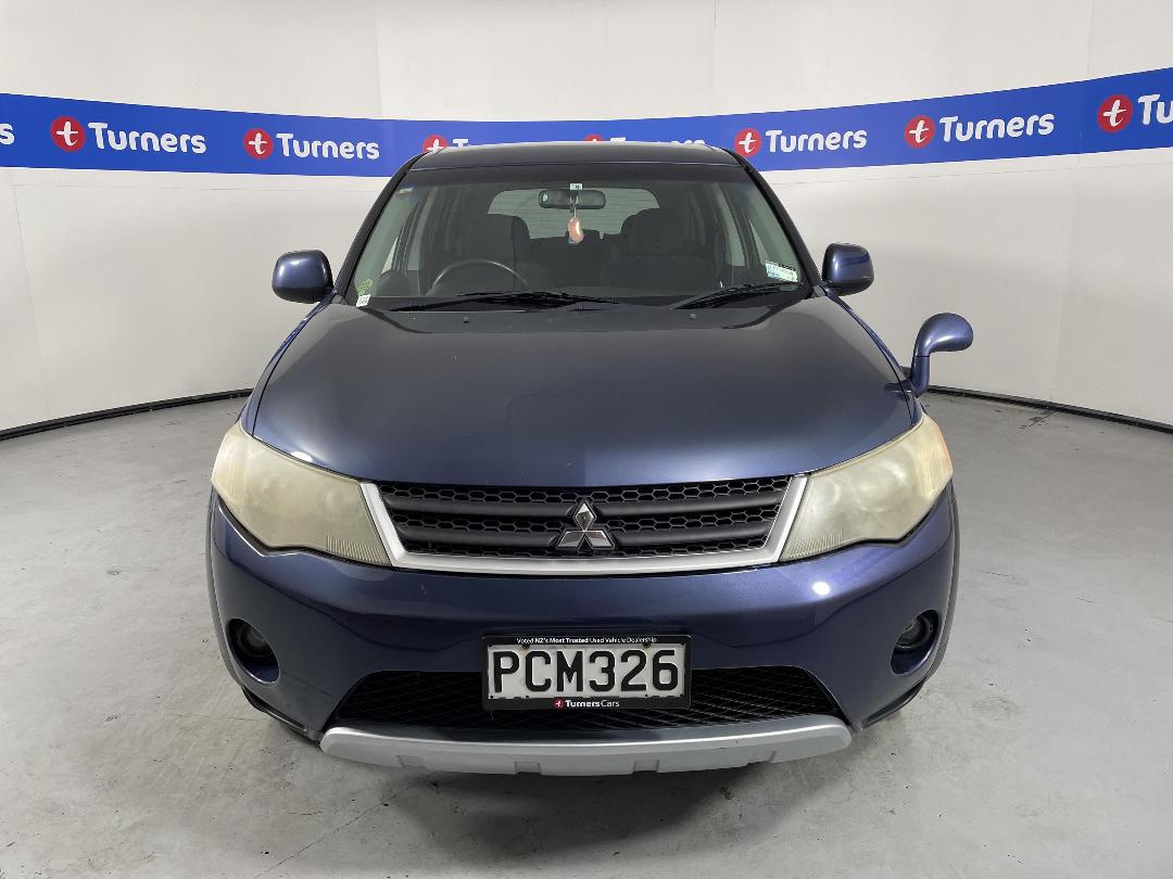 Photo '2' of Mitsubishi Outlander Photo '2' of Mitsubishi Outlander