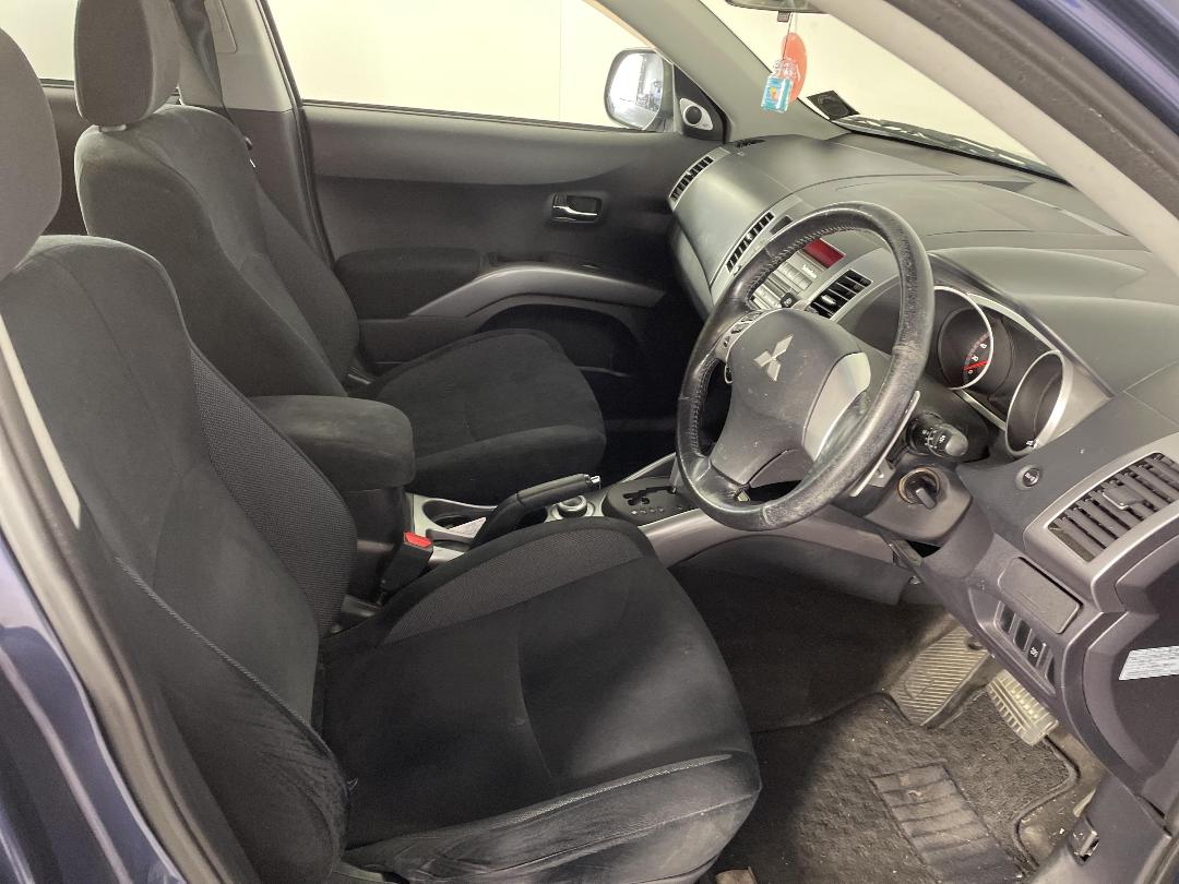 Photo '16' of Mitsubishi Outlander Photo '16' of Mitsubishi Outlander