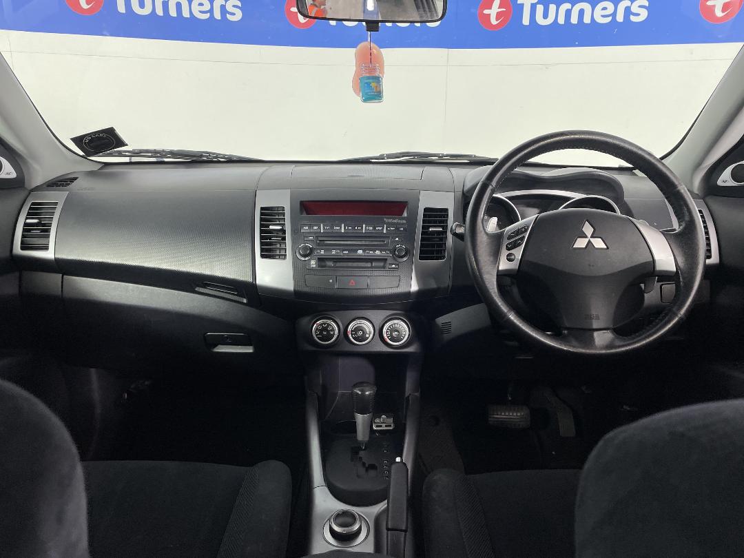 Photo '17' of Mitsubishi Outlander Photo '17' of Mitsubishi Outlander