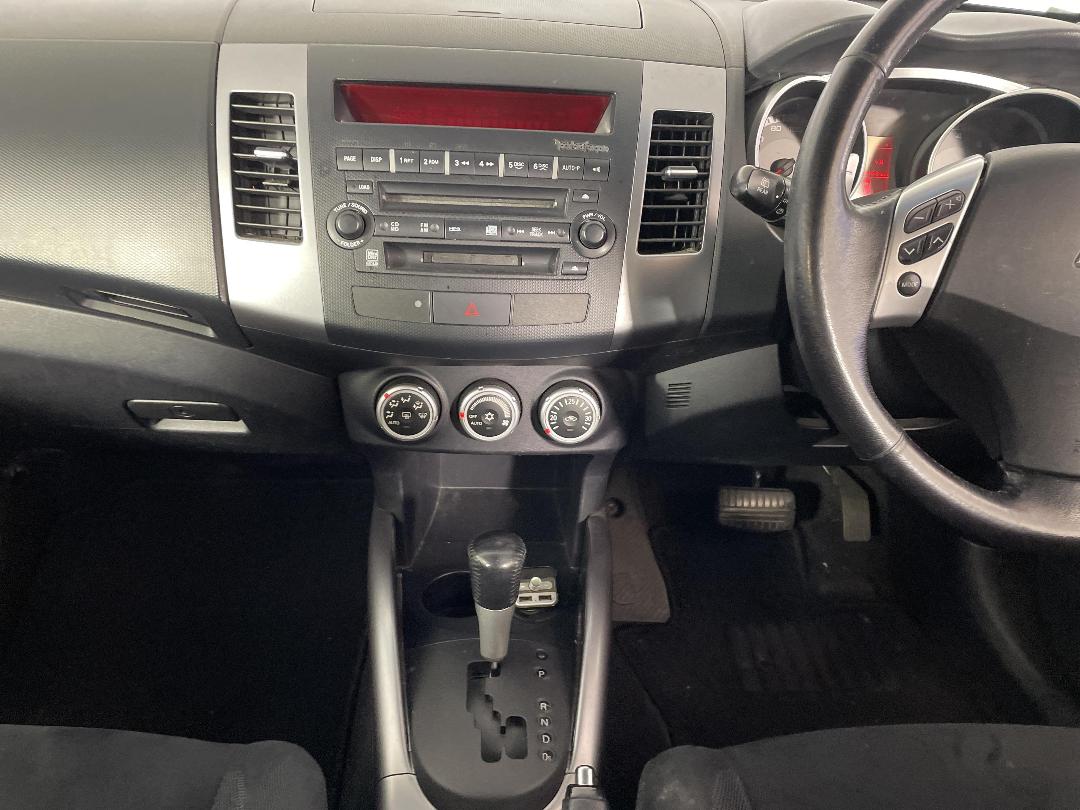 Photo '18' of Mitsubishi Outlander Photo '18' of Mitsubishi Outlander