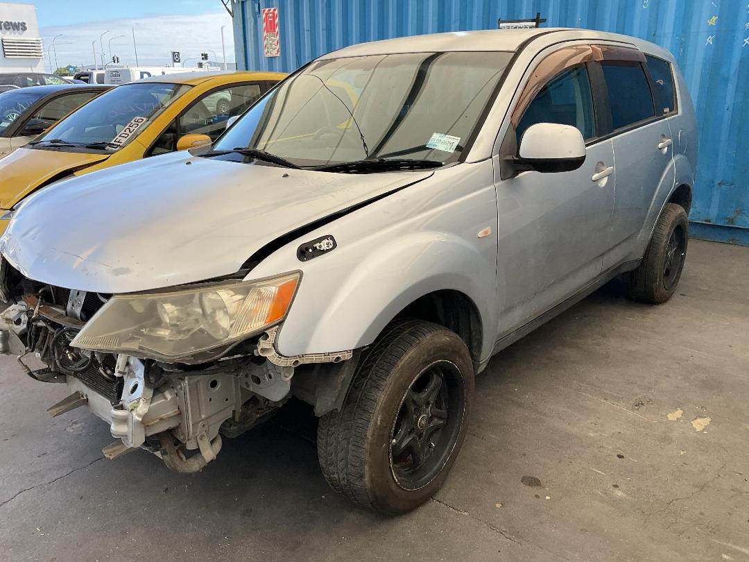 Photo '3' of Mitsubishi Outlander Photo '3' of Mitsubishi Outlander