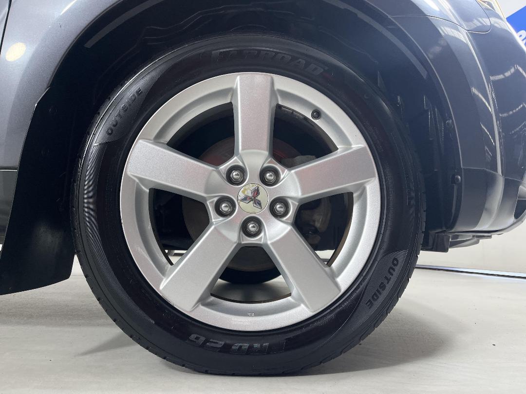 Photo '9' of Mitsubishi Outlander Photo '9' of Mitsubishi Outlander