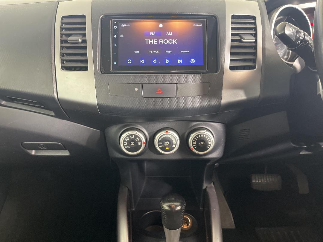 Photo '18' of Mitsubishi Outlander Photo '18' of Mitsubishi Outlander