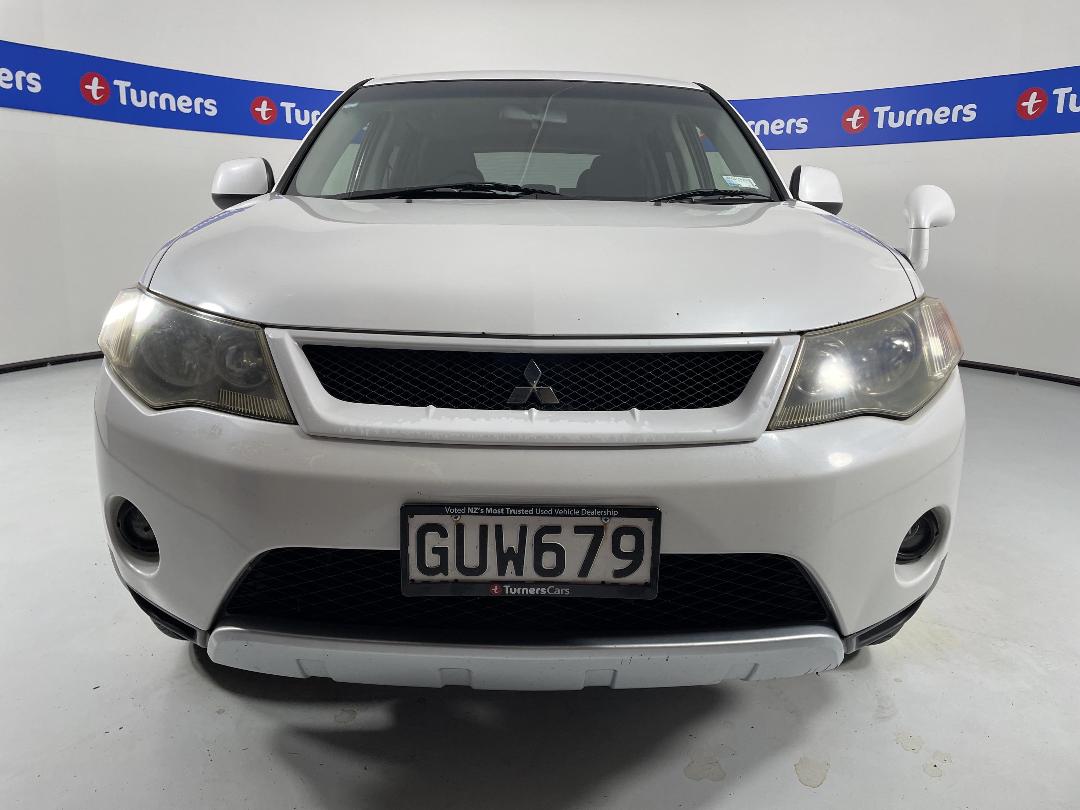 Photo '2' of Mitsubishi Outlander Photo '2' of Mitsubishi Outlander