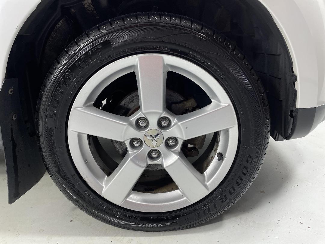 Photo '9' of Mitsubishi Outlander Photo '9' of Mitsubishi Outlander