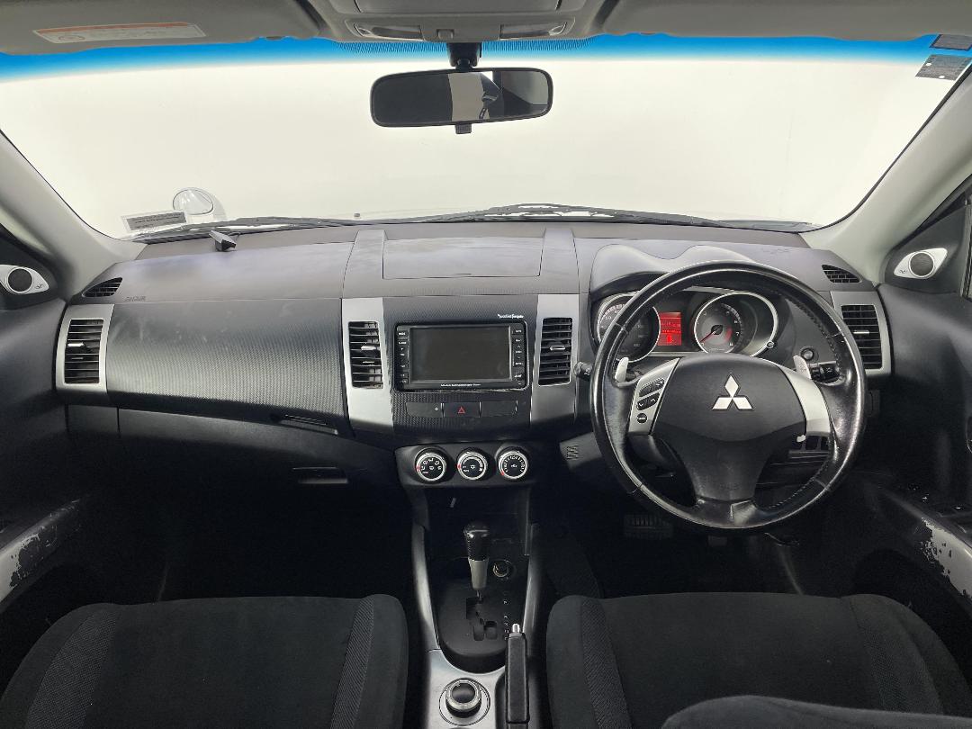 Photo '17' of Mitsubishi Outlander Photo '17' of Mitsubishi Outlander