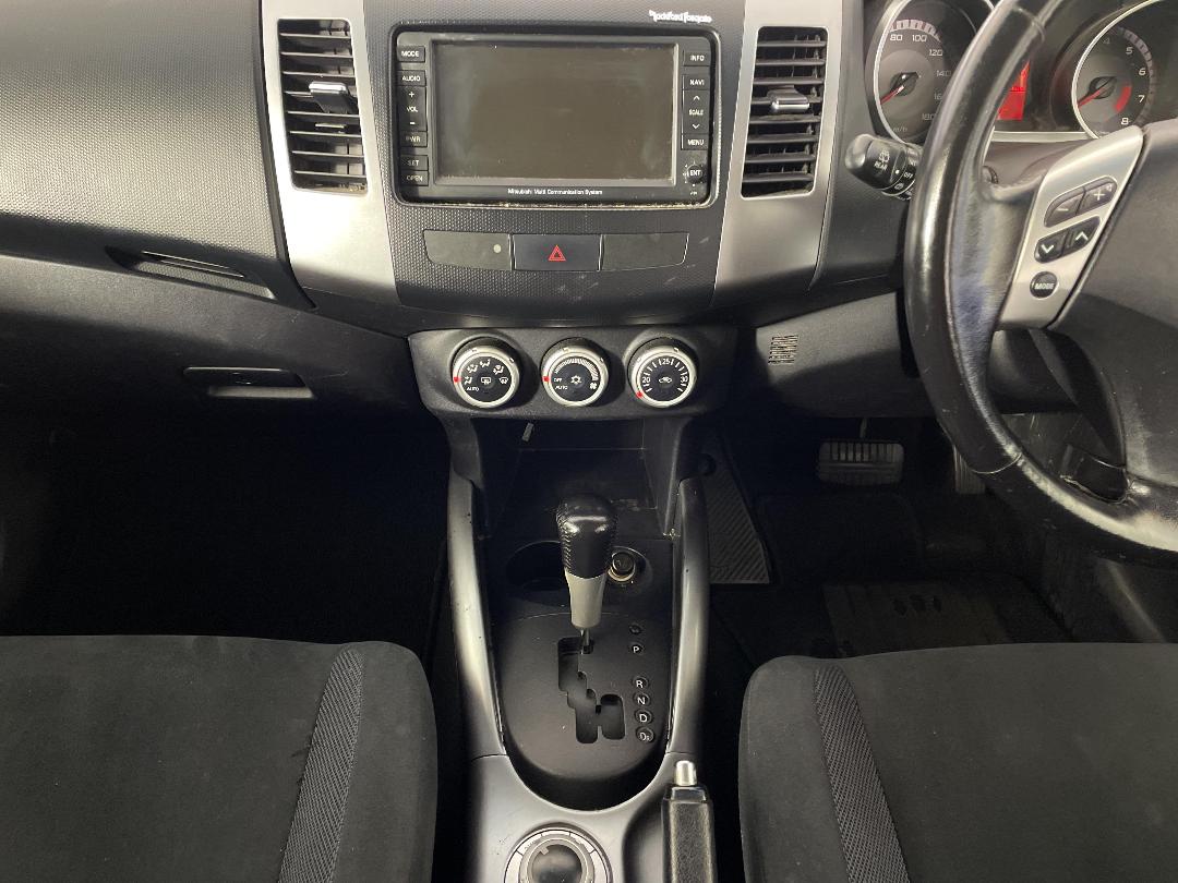 Photo '18' of Mitsubishi Outlander Photo '18' of Mitsubishi Outlander