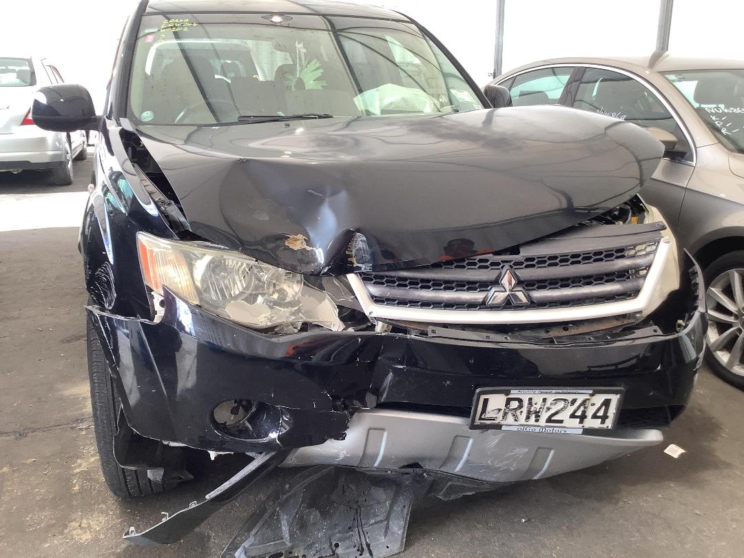 Photo '2' of Mitsubishi Outlander