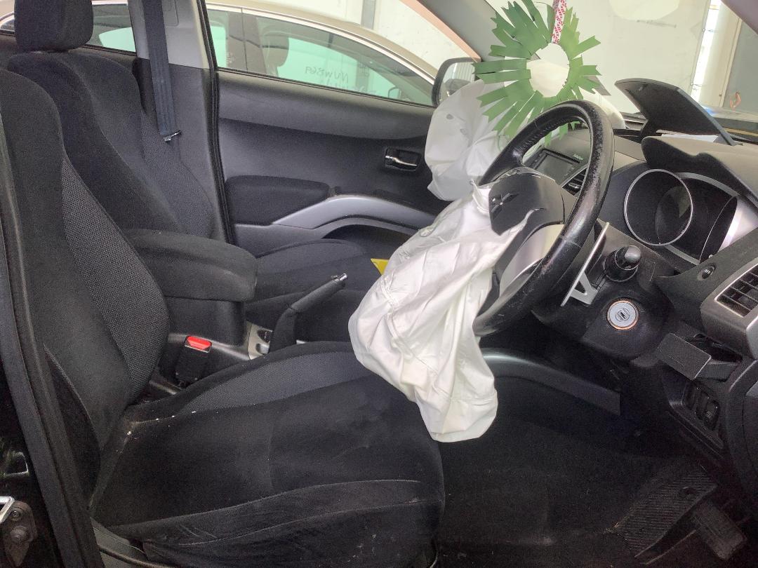 Photo '10' of Mitsubishi Outlander