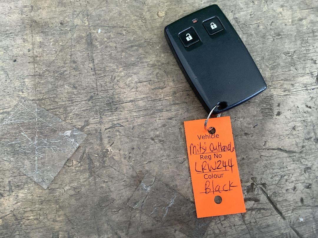 Photo '17' of Mitsubishi Outlander