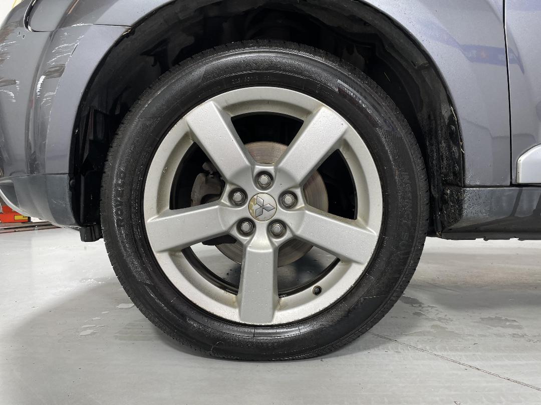 Photo '10' of Mitsubishi Outlander Photo '10' of Mitsubishi Outlander