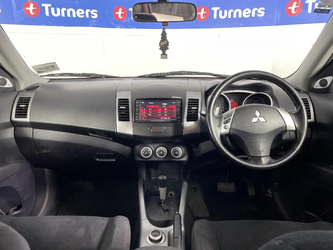 Photo '17' of Mitsubishi Outlander Photo '17' of Mitsubishi Outlander