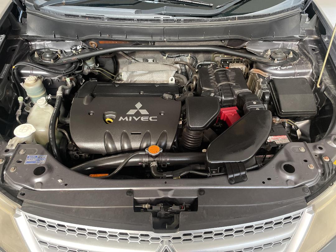 Photo '13' of Mitsubishi Outlander