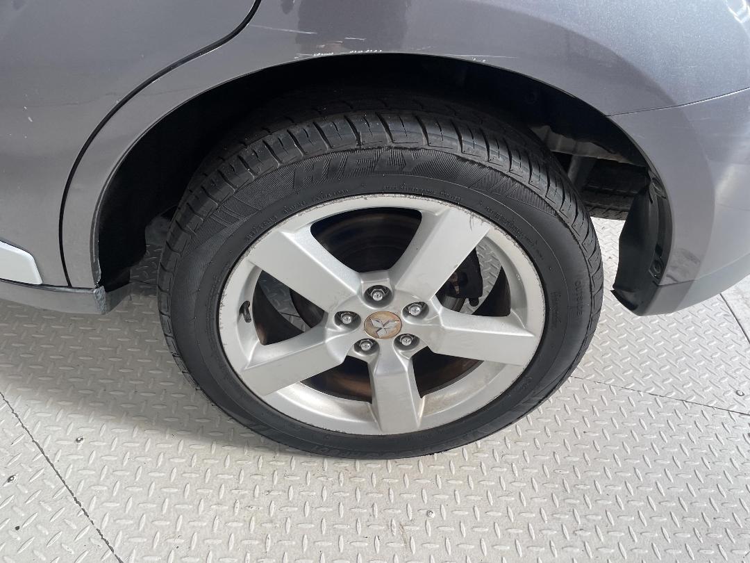 Photo '11' of Mitsubishi Outlander