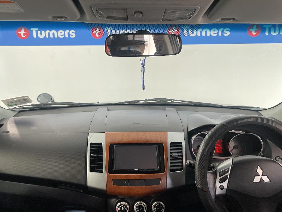 Photo '17' of Mitsubishi Outlander