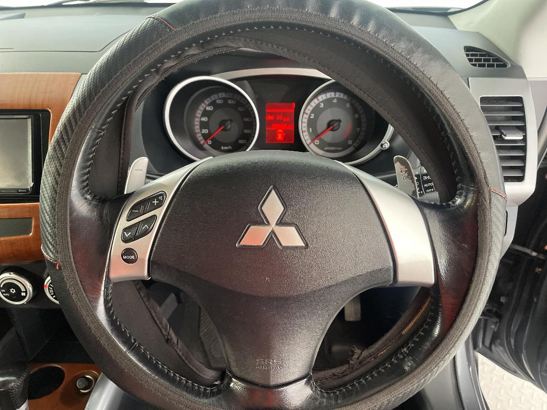 Photo '27' of Mitsubishi Outlander