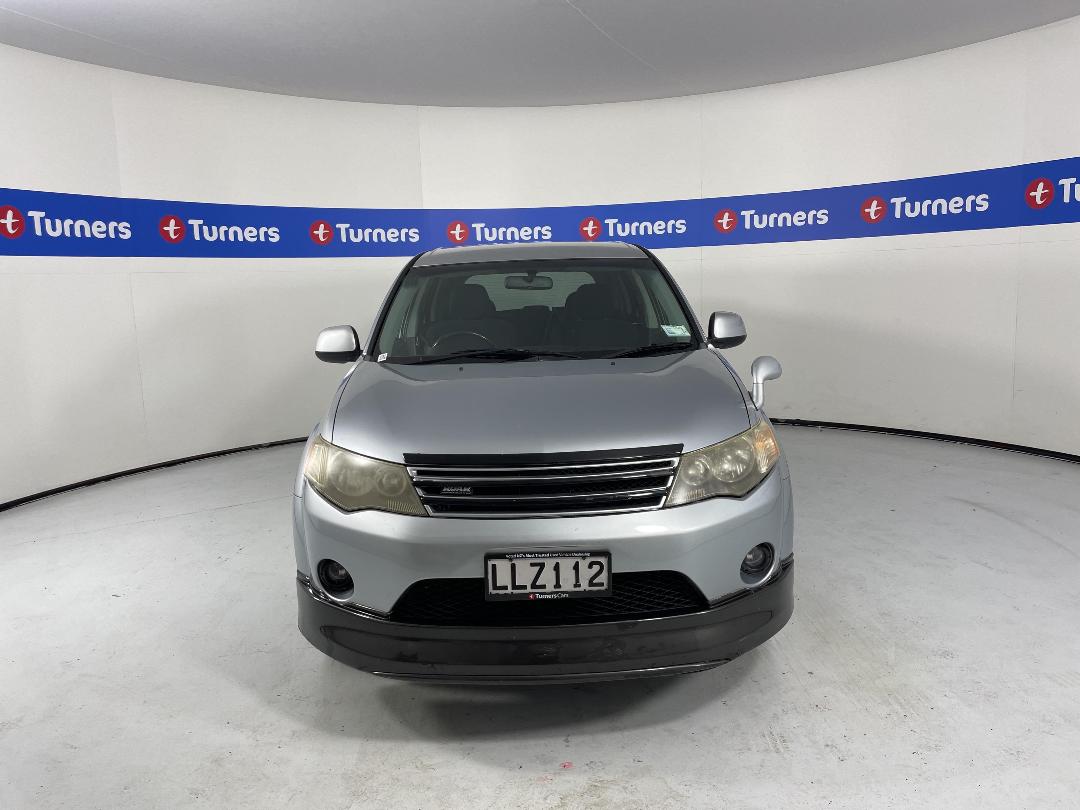 Photo '2' of Mitsubishi Outlander