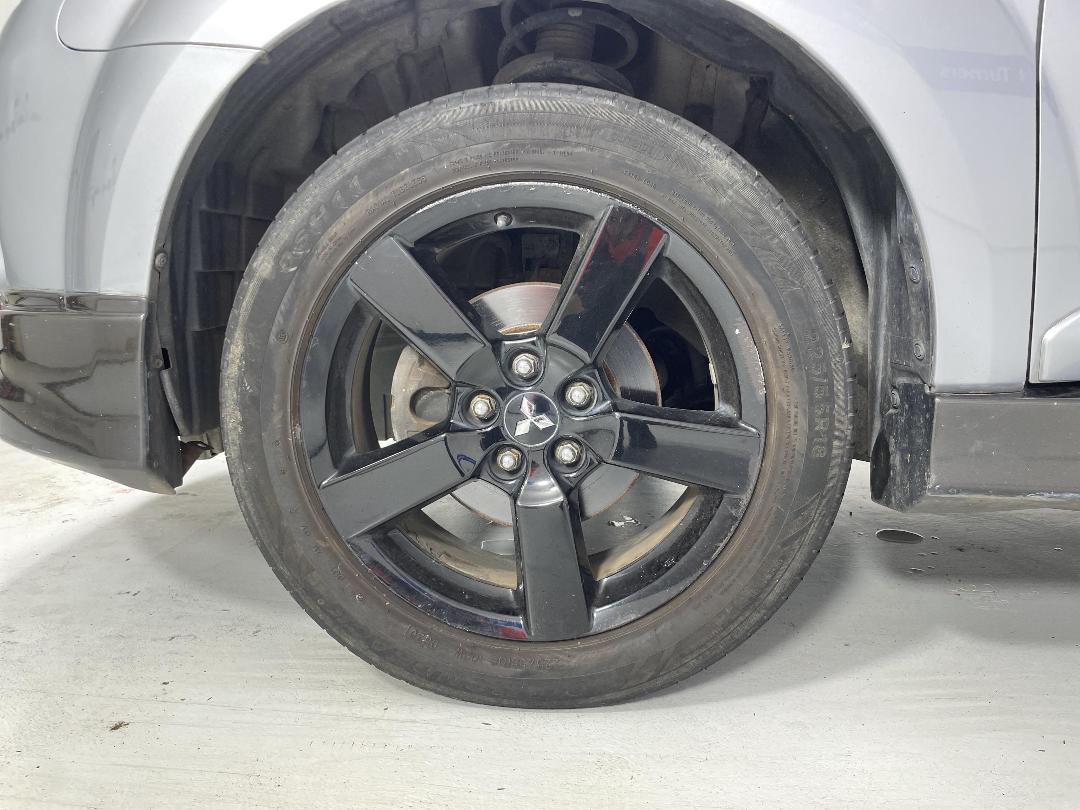 Photo '10' of Mitsubishi Outlander